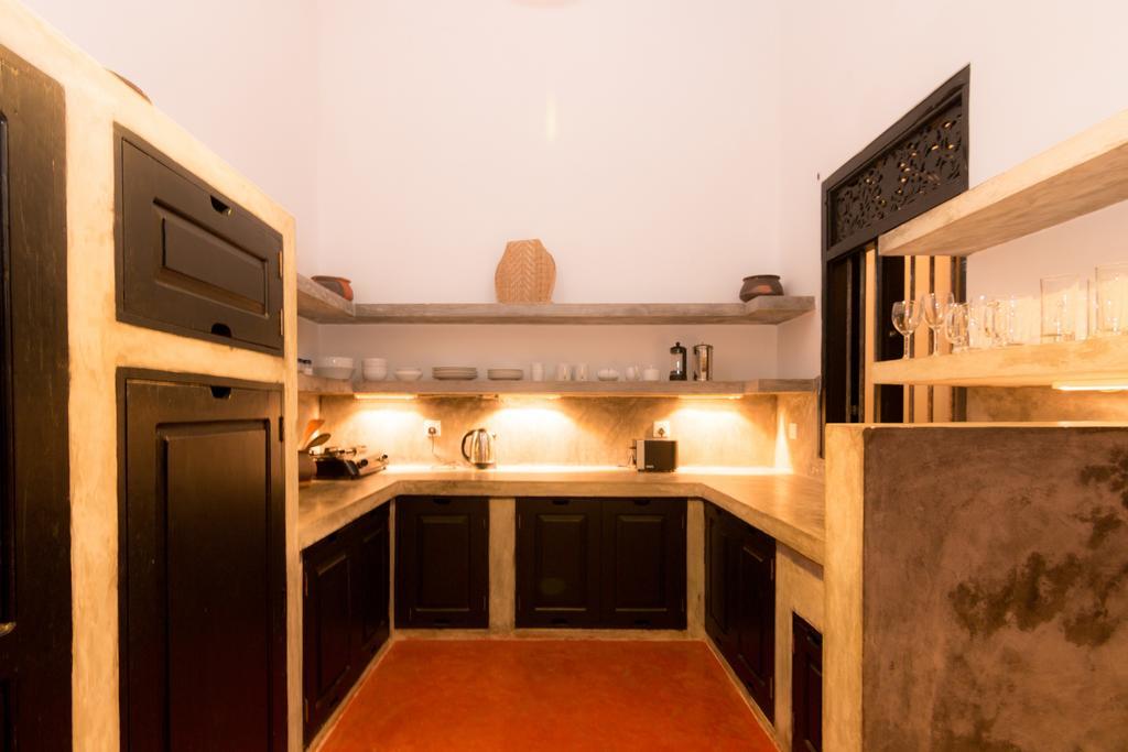 Red Parrot Beach Villa Амбалангода Екстериор снимка