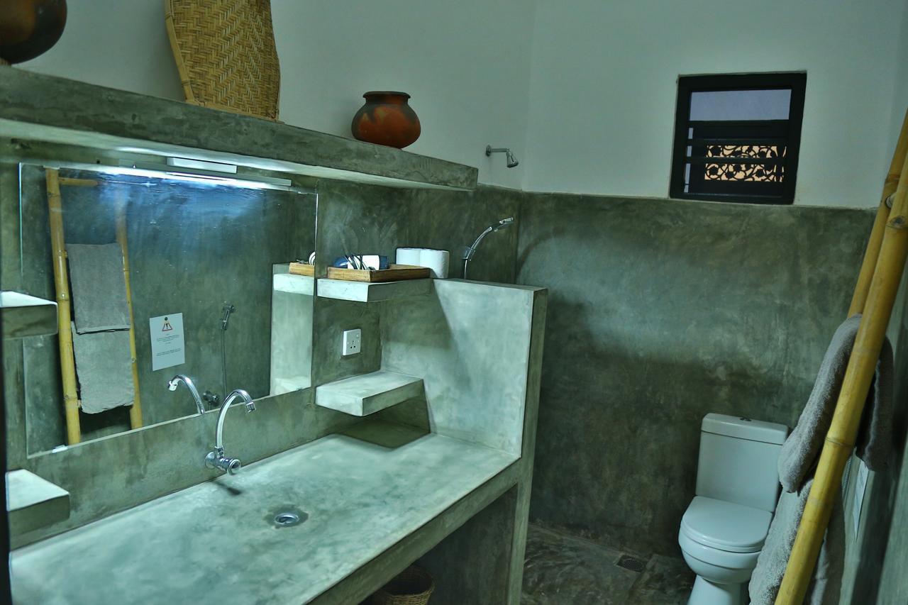 Red Parrot Beach Villa Амбалангода Екстериор снимка